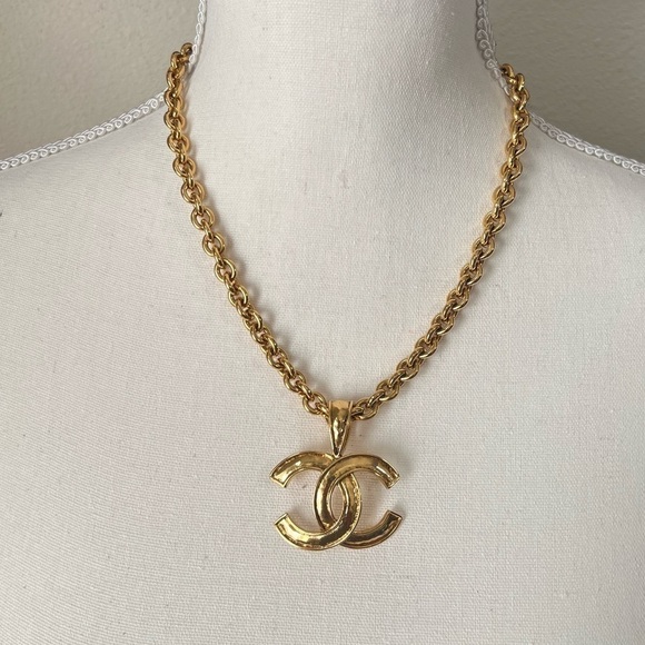 CHANEL Vintage Gold CC Pendant Necklace - Picture 1 of 7